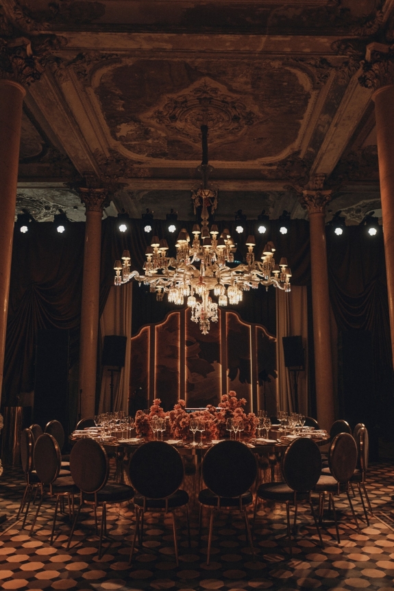 Декор камерного ужина: современное прочтение классики от ALANIA