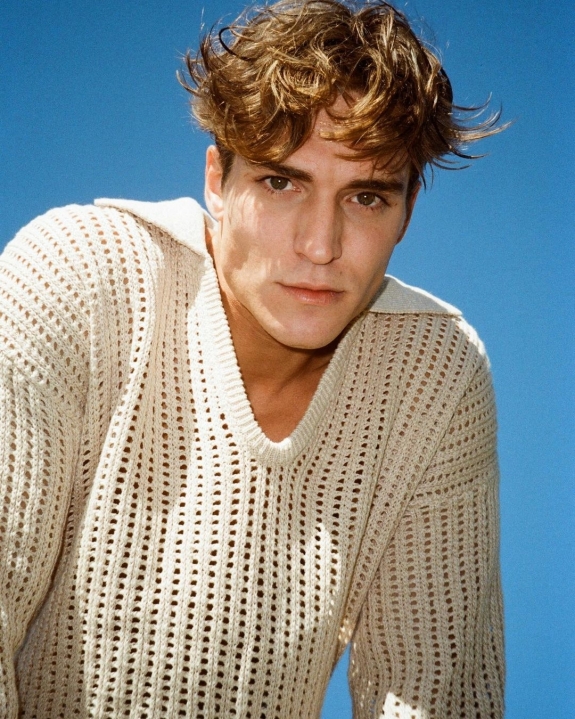 Где купить белый смокинг жениху?