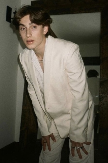 Где купить белую рубашку жениху?