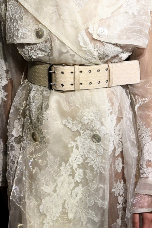 10 актуальных тренчей для образа невесты