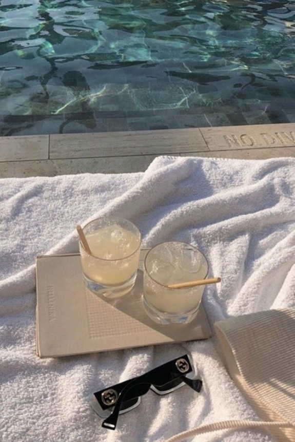 Неоновый купальник, как у Ирины Шейк, —