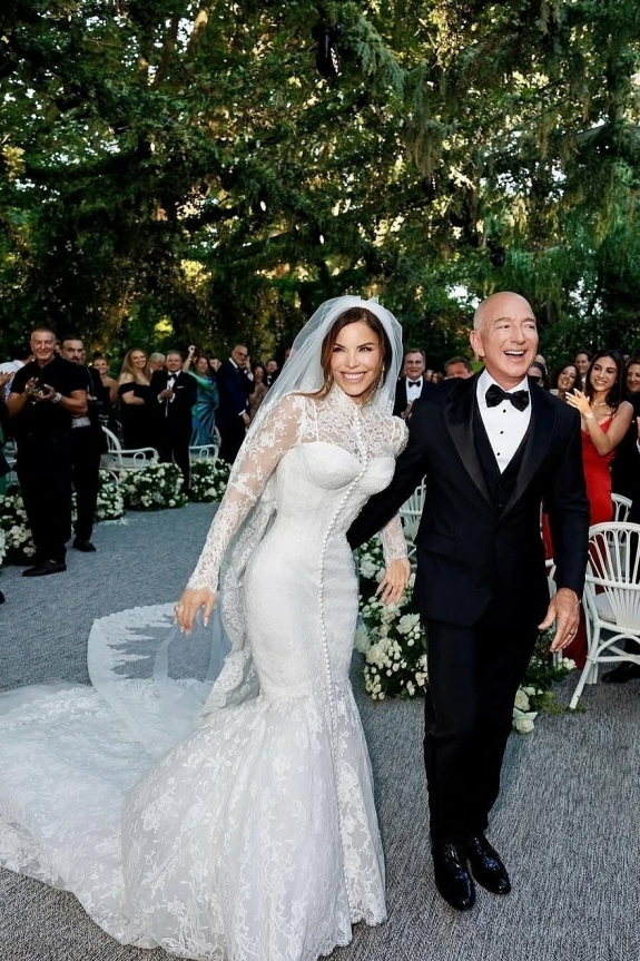 Свадьба Джеффа Безоса и Лорен Санчес — все подробности