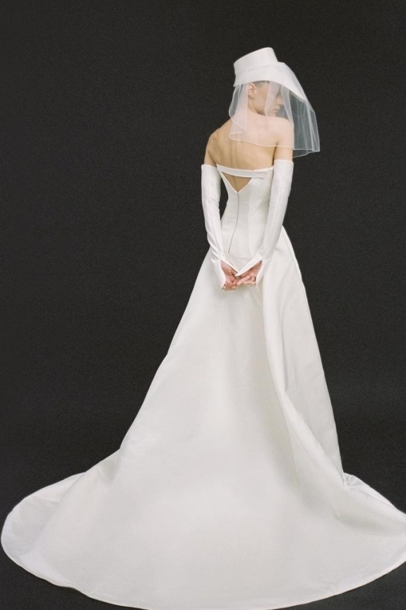 Платья со шлейфом | Свадебные платья 2025