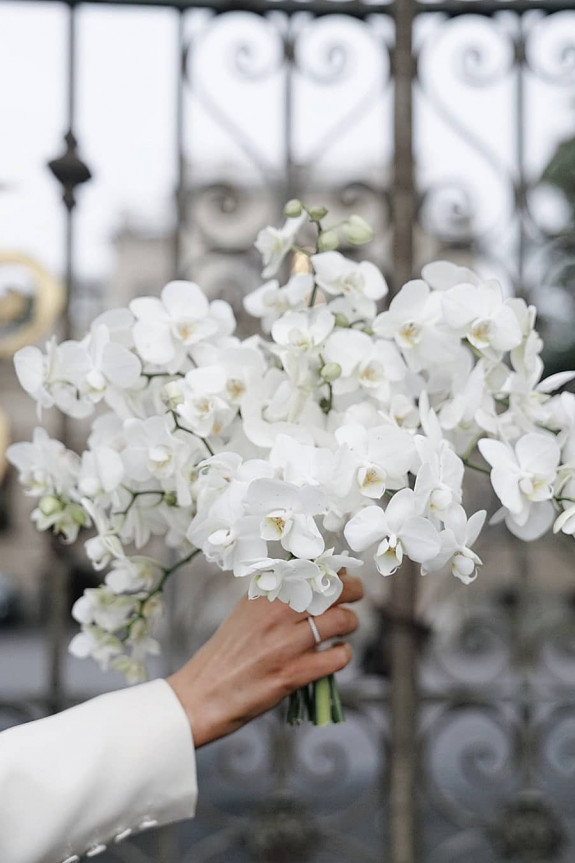 Нежные букеты невесты для зимних свадеб