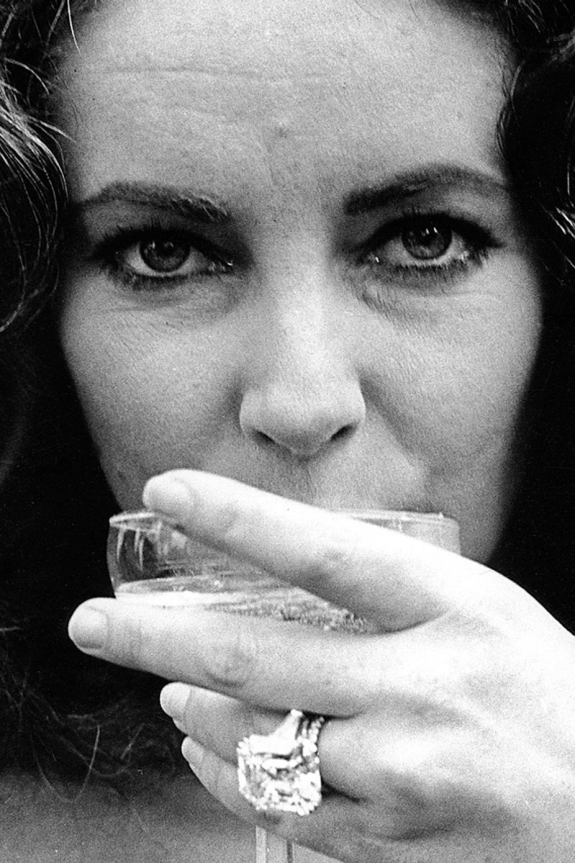 5 стильных свадебных нарядов известных моделей