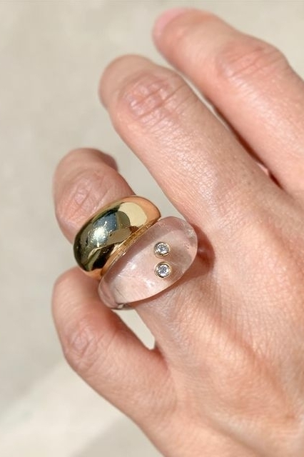 Новый тренд — помолвочные кольца с большими