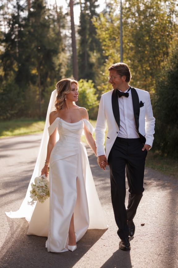 История любви и благотворительности: как Алина Ковалева и Андрей Кузнецов отметили венчание