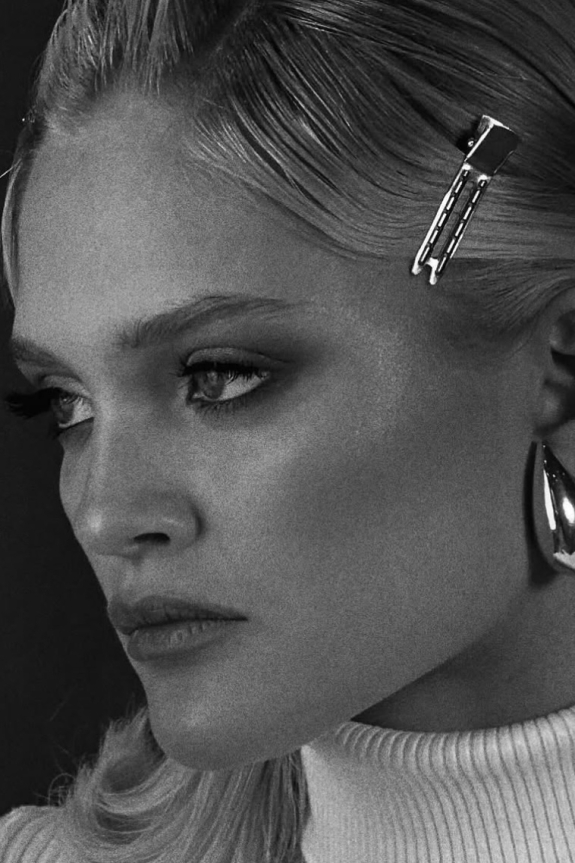 Акцент на ноги. Колготки, чулки, пояса и