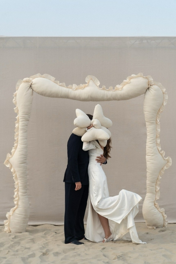 Как передавать смыслы через сет-дизайн? Интервью с