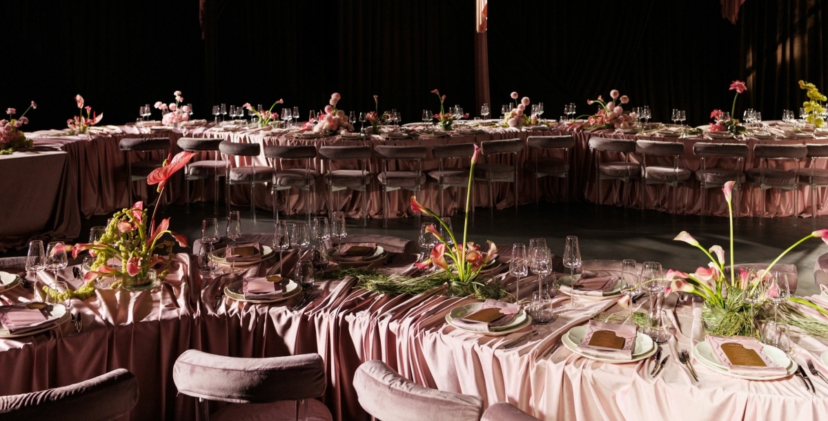 Интервью с невестой о свадьбе с игривой