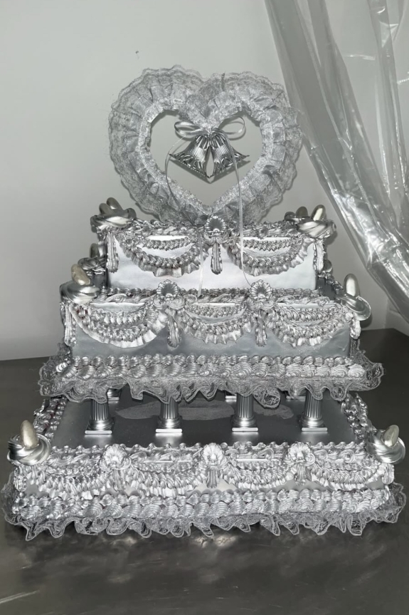 Идеи дизайна многоярусного торта на свадьбу-2026