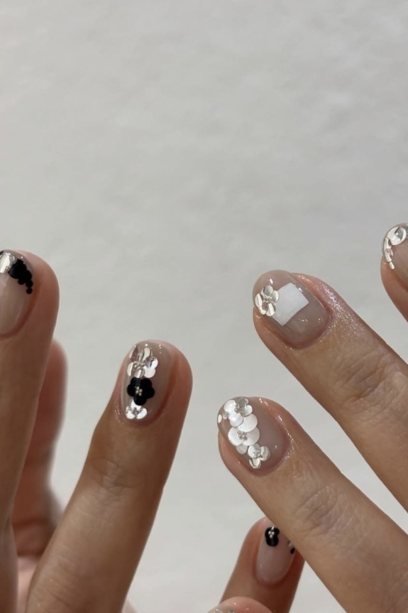 Маникюр на короткие ногти: тренды и идеи дизайна в 2026