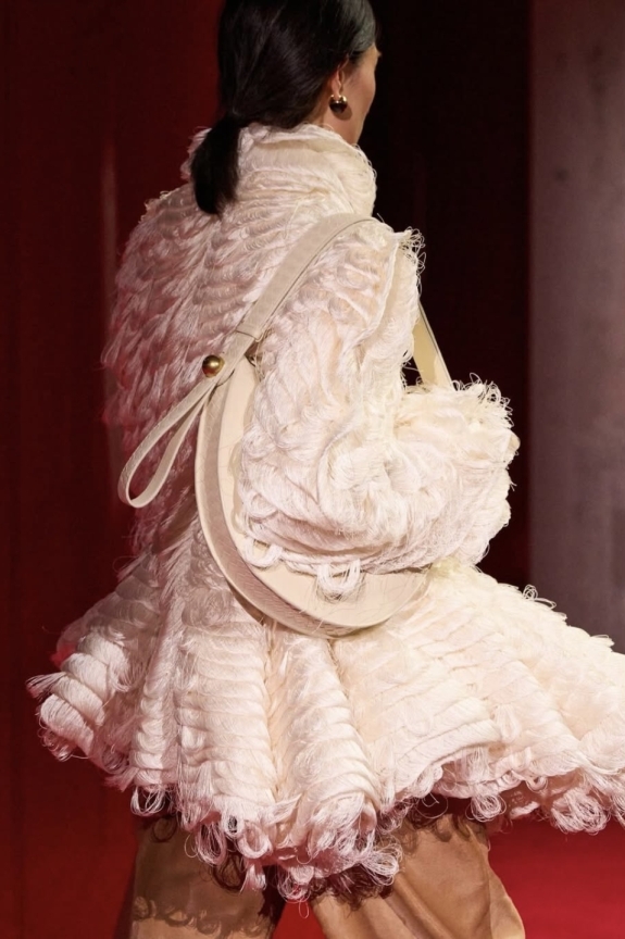 Тренды Недели моды в Милане FW’26/27, которые можно применить на свадьбе