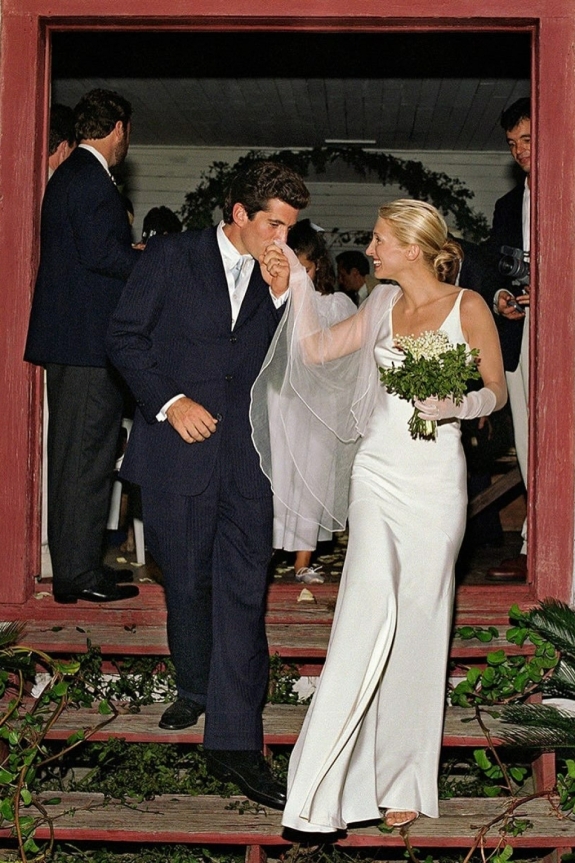 Свадебное платье, как у Кэролин Бессетт: где купить аналоги