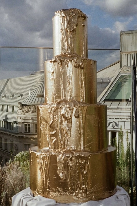 Идеи дизайна многоярусного торта на свадьбу-2026