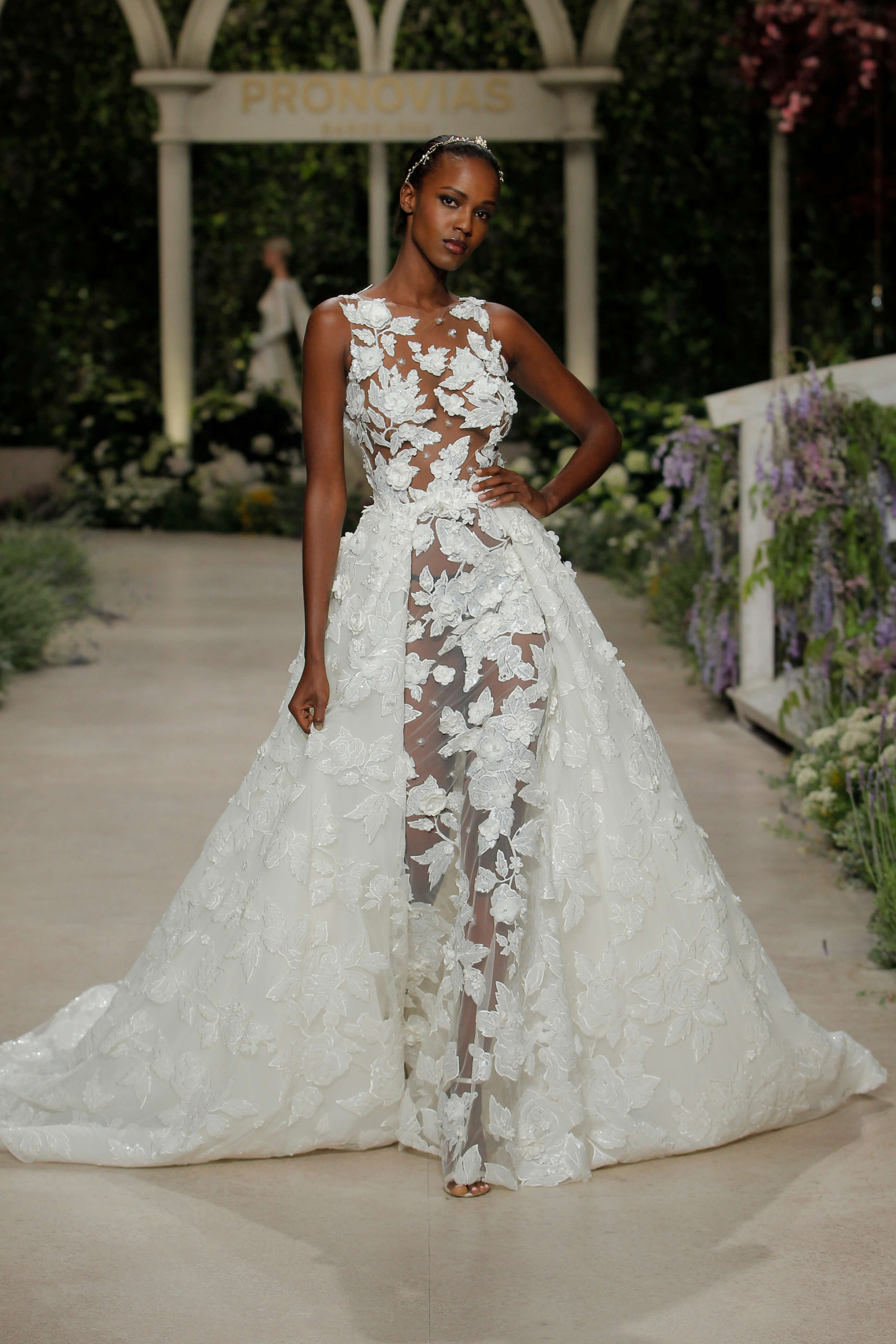 Свадебные платья Pronovias: стильная коллекция «In bloom»