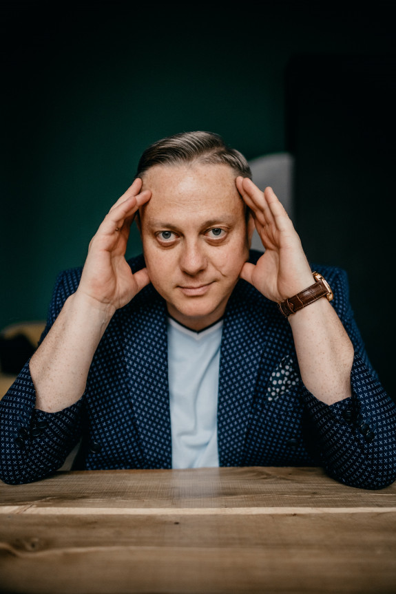 Антон Абучкаев о творческом пути, свадьбах, слезах и лучшем релаксе