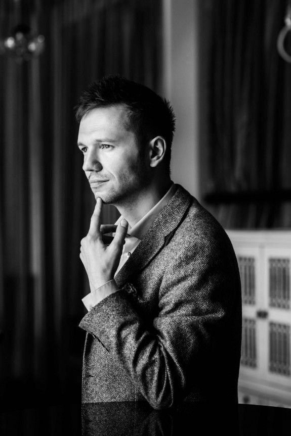 Интеллигентный ведущий: какой он и подходит ли вам