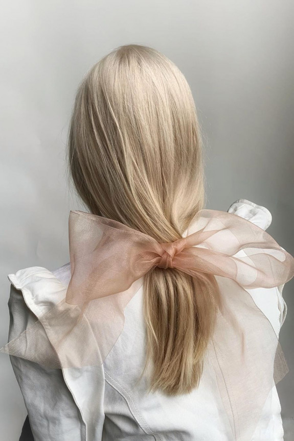 Широкие шляпы и объемные банты — модная