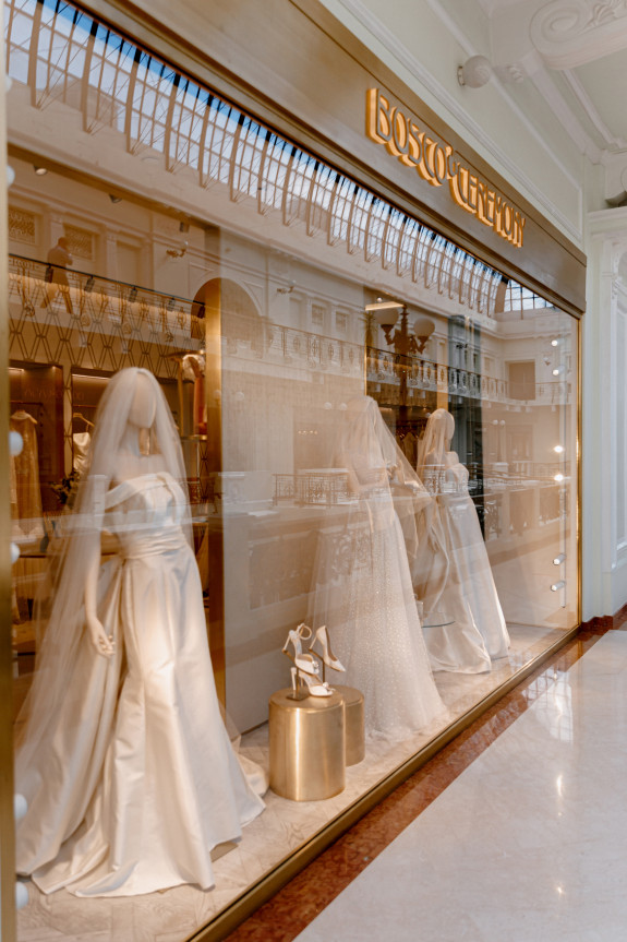 Платья с выразительными деталями для летней свадьбы