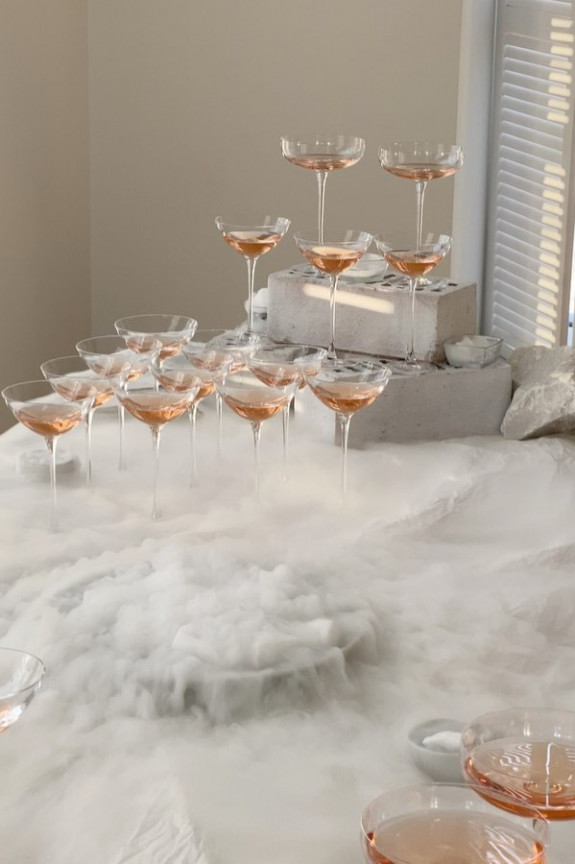 Взболтать, но не смешивать. Все о баре