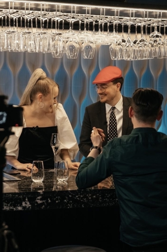 YouTube-шоу о том, как устроены свадьбы