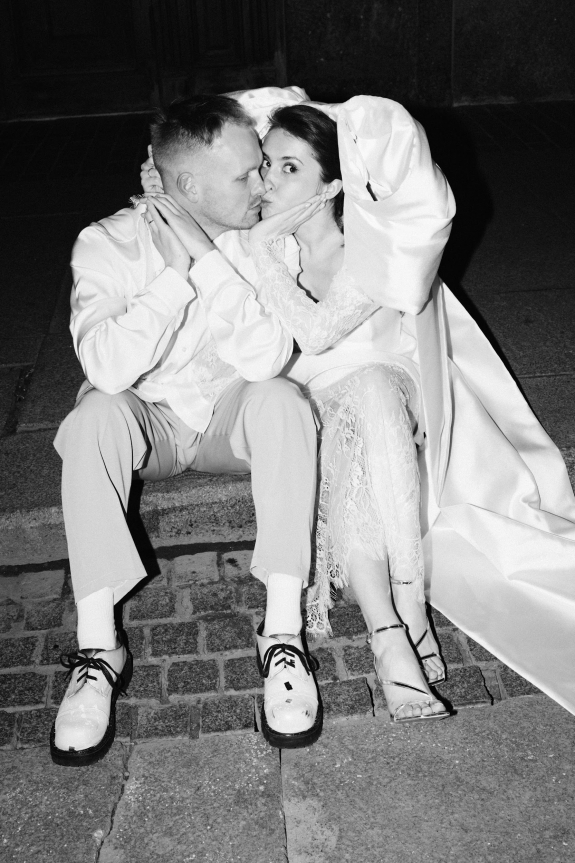 Интервью с невестой о персонализации свадебного образа, модном сет-дизайне и классной альтернативе денежным подаркам на свадьбе