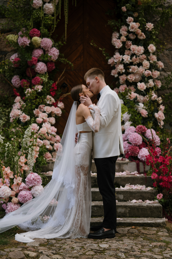 Интервью с невестой о свадьбе в усадьбе в Минске, индивидуальном пошиве платья и медовом месяце в Греции