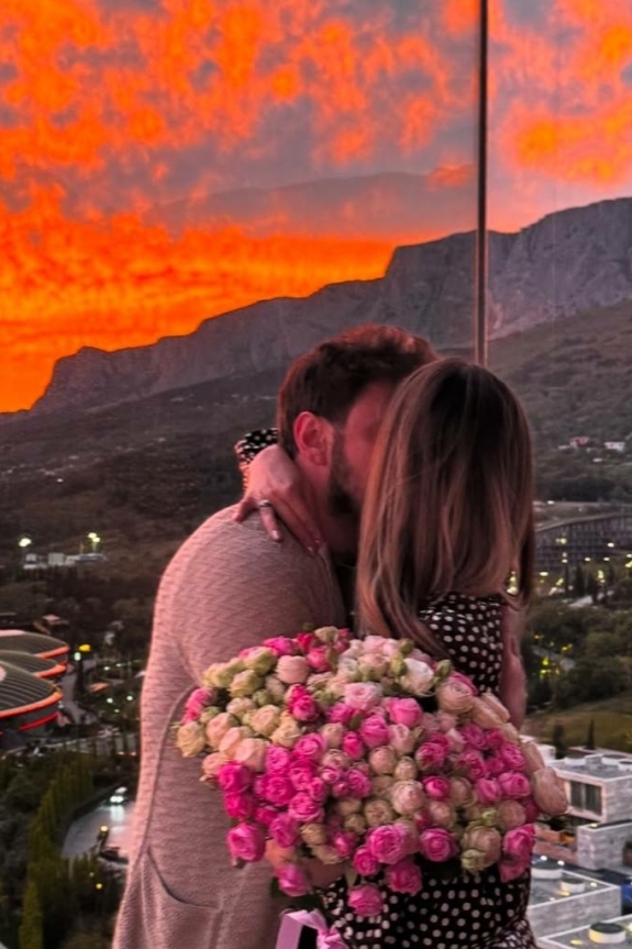 Агата Муцениеце выходит замуж