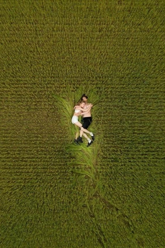 7 естественных поз для свадебной фотосессии: идеи и фото