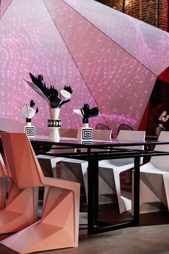 Как выглядят футуристичные свадебные украшения