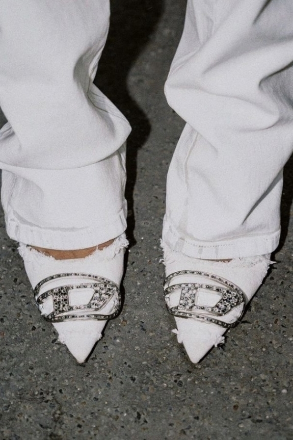 Подборка недели: лаконичные свадебные платья от российских