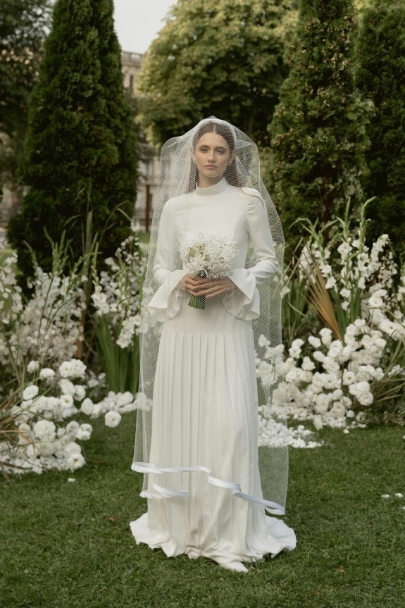 Свадебный этикет: как общаться, если никого не