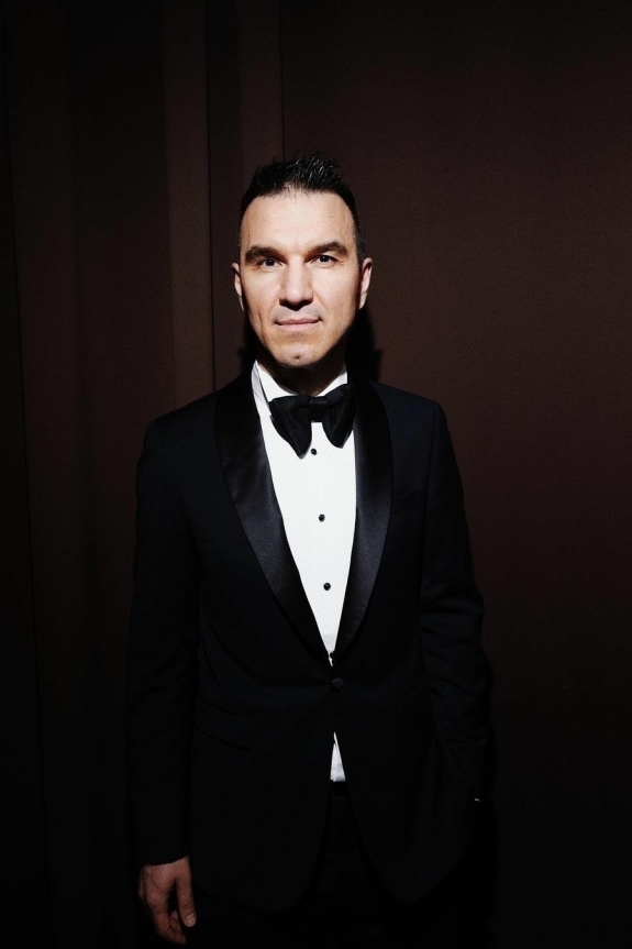 Ведущий на свадьбу | Александр Слесарев | Интервью о беспроигрышных интерактивах, работе на камерных свадьбах и человечности