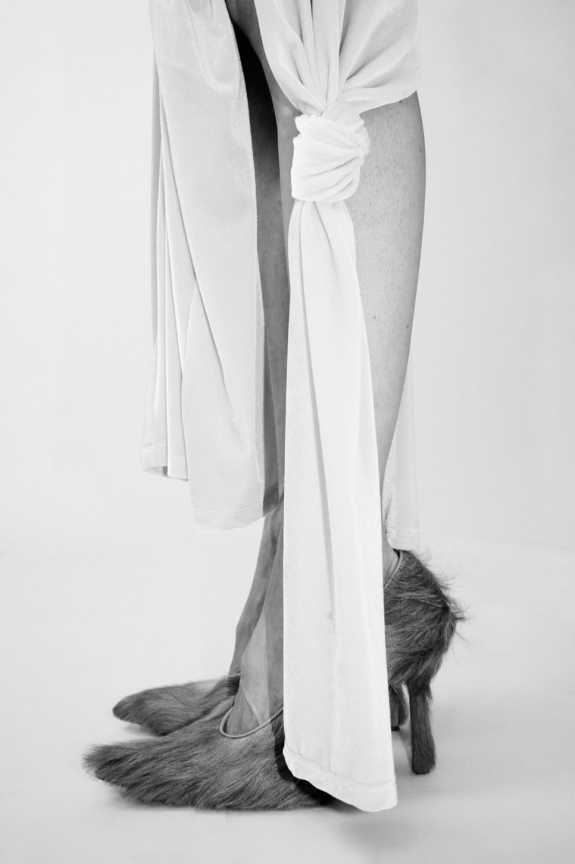 Акцентные кринолины, платья с камнями-леденцами и немного