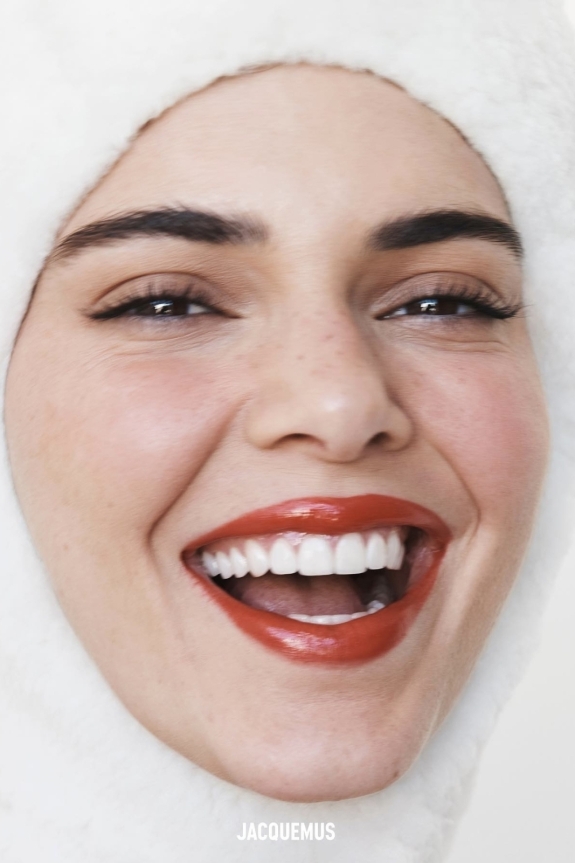 Еловый лес в Ресторане Lila, розовый свитер