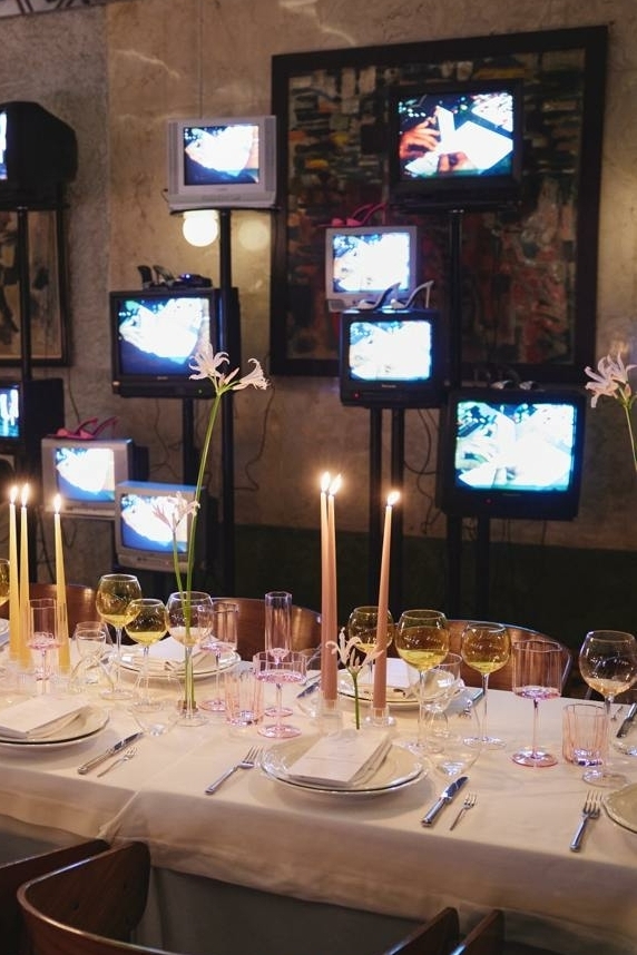 Не одна, а сразу шесть декабрьских обложек