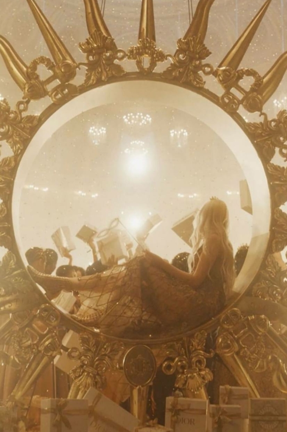 Внутри вечеринки по случаю дня рождения Ксении