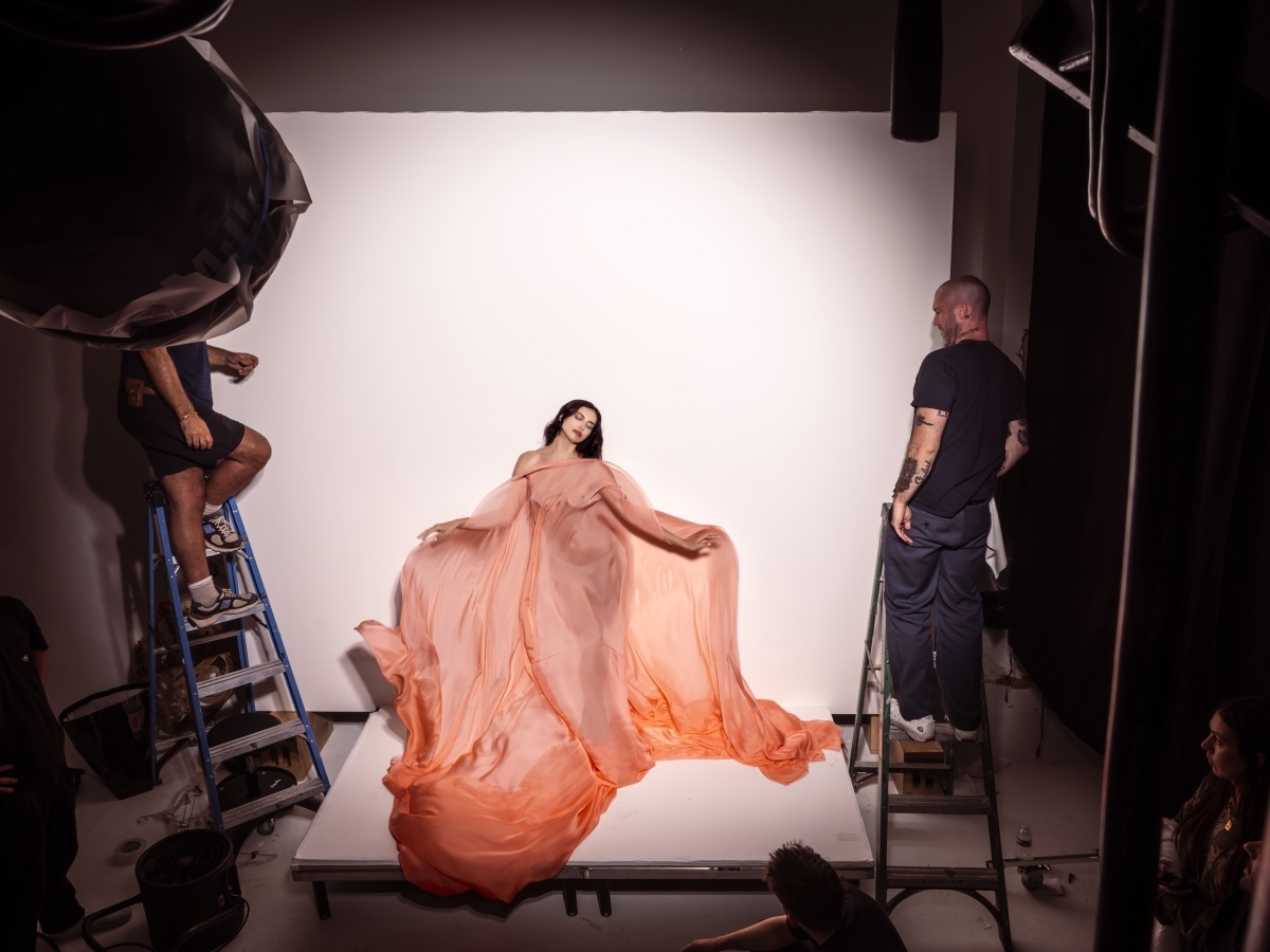 Восхищаемся Ириной Шейк в календаре Pirelli 2026