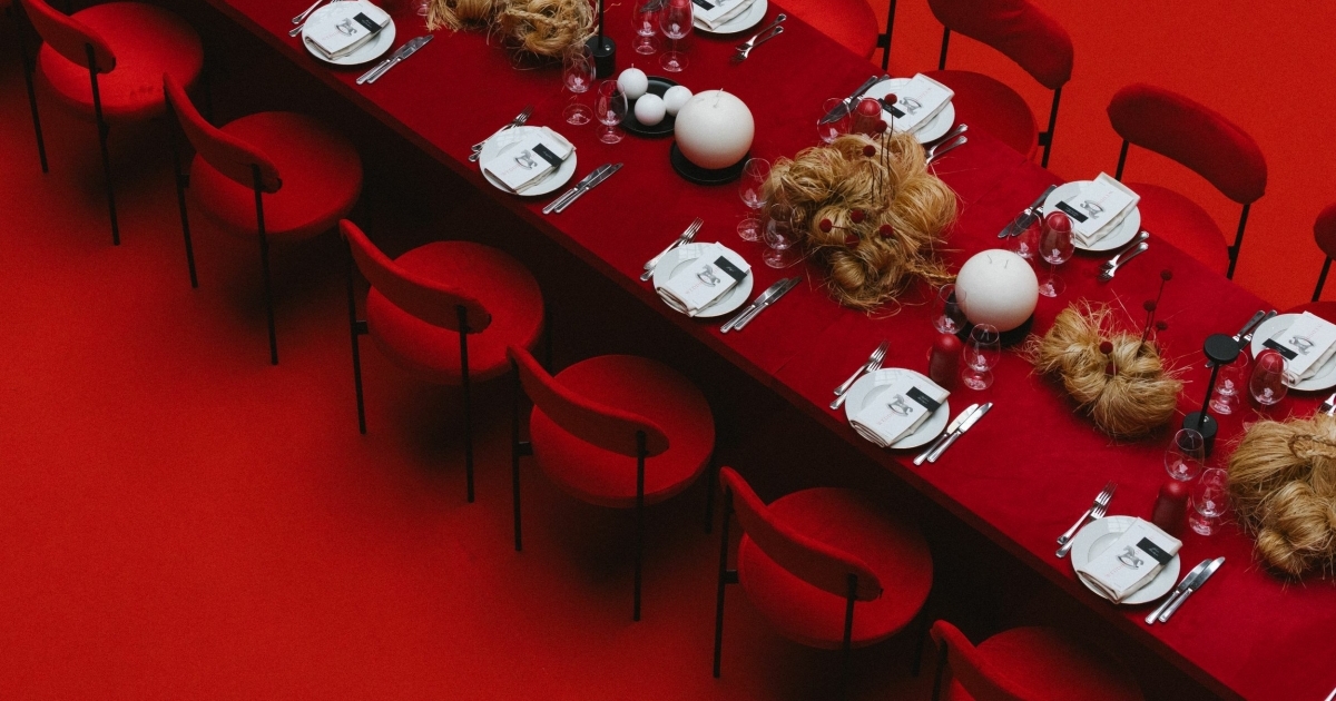 Конструктивизм, сочный красный и эстетика a la