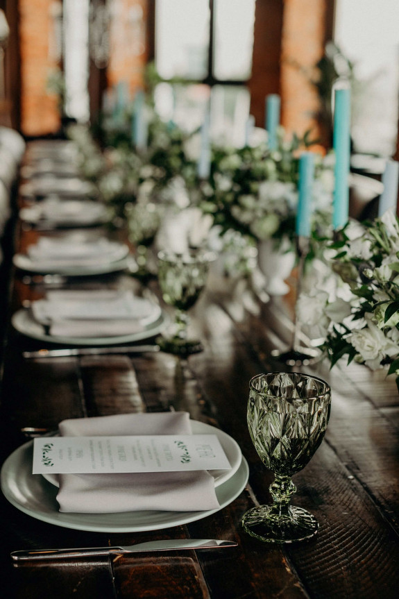 Оформление свадьбы в стиле лофт | Фото украшений и зала