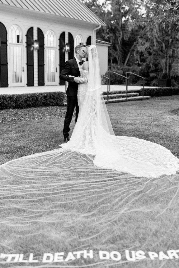 Платья на одно плечо — главный тренд