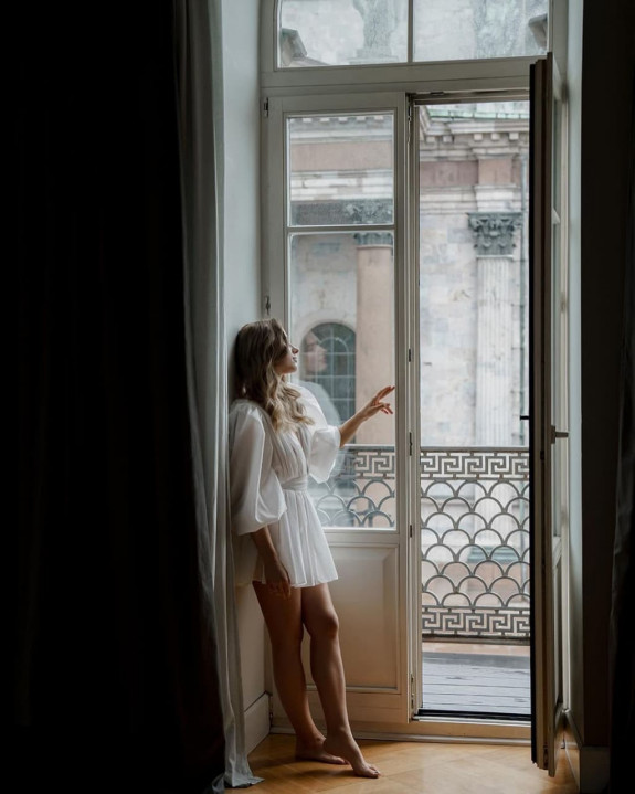 Свадебное платье с горлом все еще в