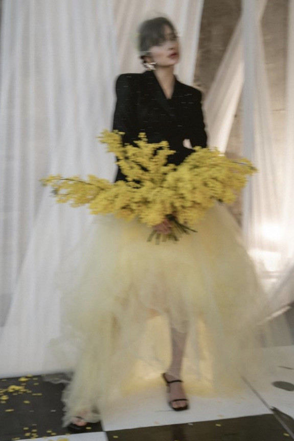 Свадебное платье с горлом все еще в