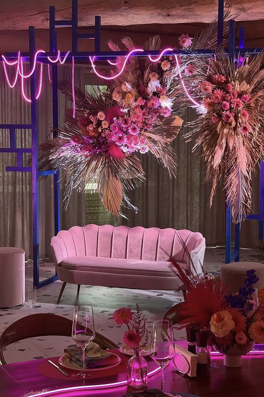 Оформление свадьбы с помощью неона