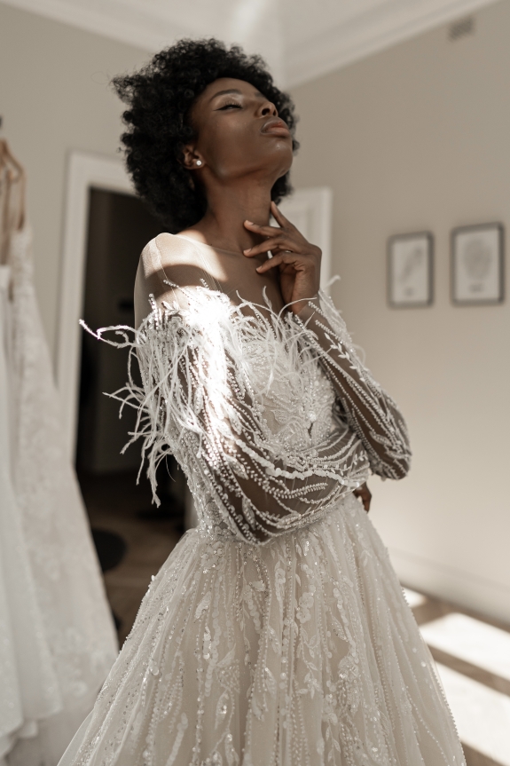 Платье на свадьбу | Платье с кружевом | Платье на свадьбу для невесты | Мэри Трюфель | Платье Мэри Трюфель | Свадебные платья Мэри Трюфель | Платье с перьями