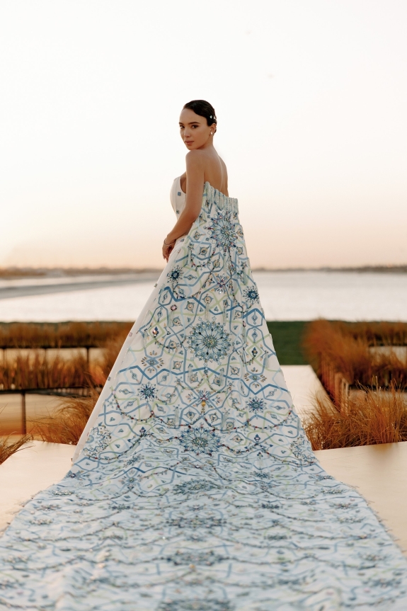 Стильная свадьба в Самарканде | Интервью с невестой о ярком оформлении, 15 образах и традиционных свадебных обрядах