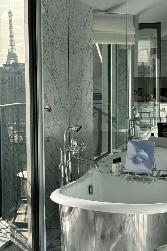 Медовый месяц — лучшие отели для романтического путешествия в Париже