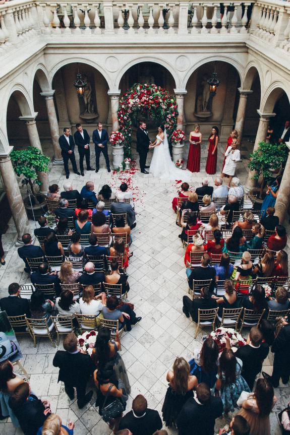 Почему стоит доверить подготовку свадьбы профессионалам?