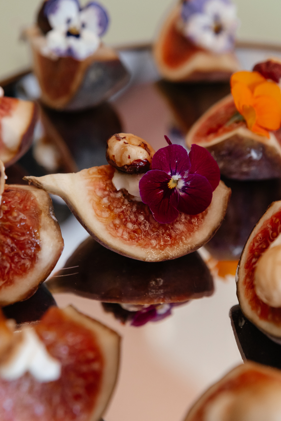 «Хангри Вульф» — кейтеринг в Москве | Доставка фуршетов, банкетов и обслуживание мероприятий